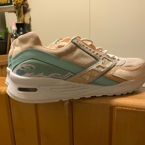 BROOKS PINK+DOLPHIN